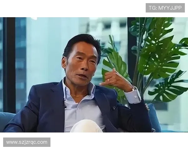 司徒浩南重出江湖!郑浩南香港街头再现经典造型,网友:青春回来了(2) 司徒浩南重出江湖!郑浩南香港街头再现经典造型,网友:青春回来了(2)